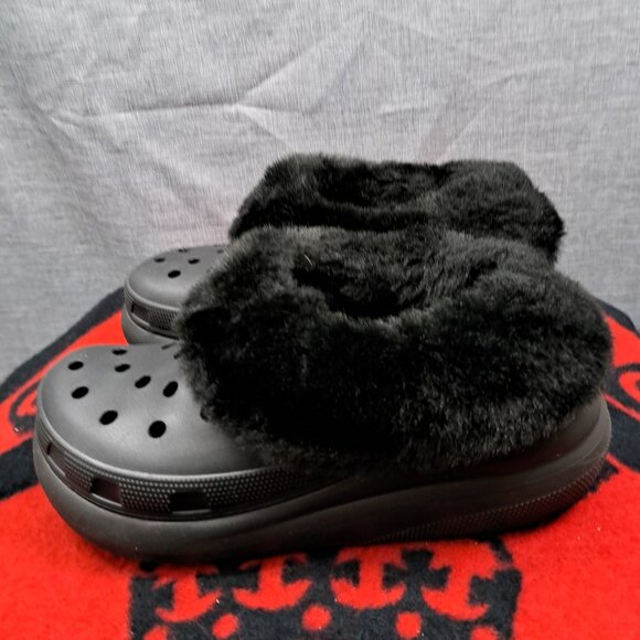 Crocs Wome Size 10 Furever Crush Soft Fluffy Faux Fur Clogs Black